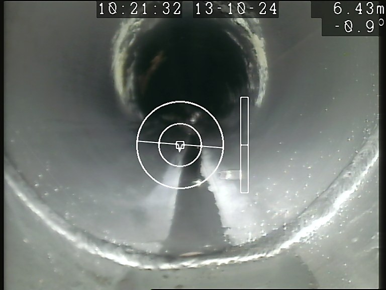 Clean concrete line 6.43 m into the run, with the crawler's sight ring and the recorded distance across the top of the frame.